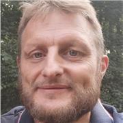 Professeur particulier donne cours de soutien et d'expression en ligne